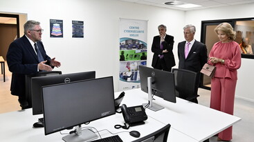 The King and Queen of Belgium with a Nexova expert demonstrating the Nexova cyber-range